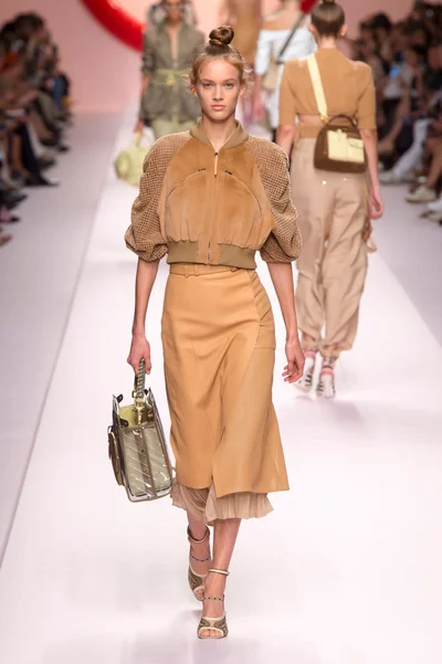Look 29